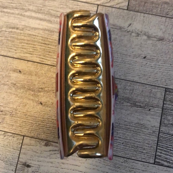 Frida Kahlo Plastic Floral & Gold Hair Clip & 2 Silky Scrunchies Hair Ties Set - Picture 5 of 12